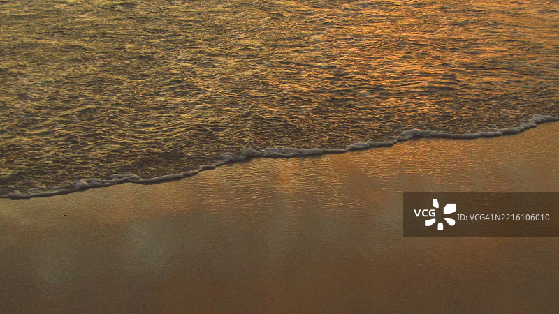 波纹水面的高角度视图图片素材