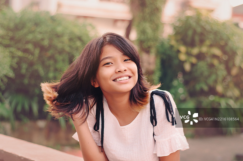 公园里的亚洲少女图片素材