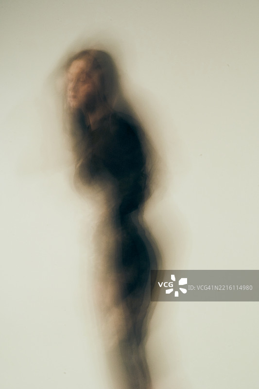 抽象女性肖像。图片素材