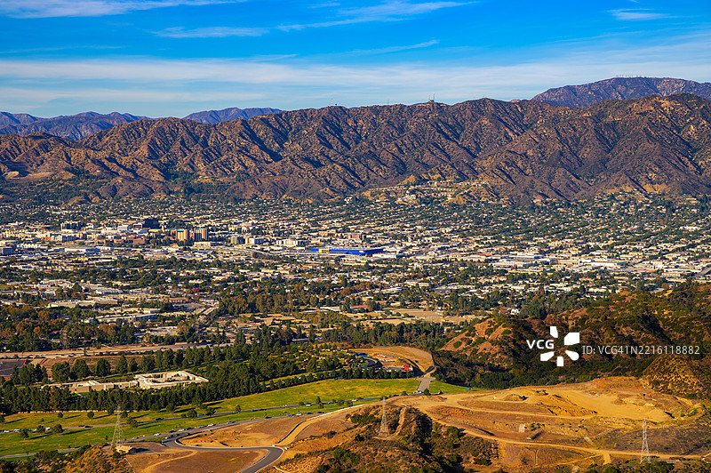 从李山俯瞰加利福尼亚州伯班克的日落景色图片素材