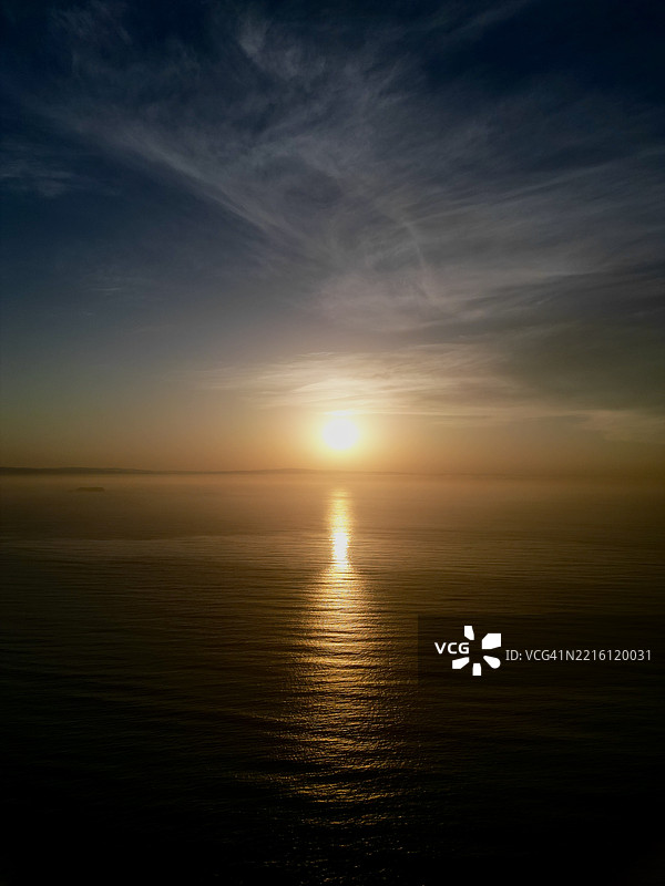 巴西圣卡塔琳娜州日落时分的海景图片素材