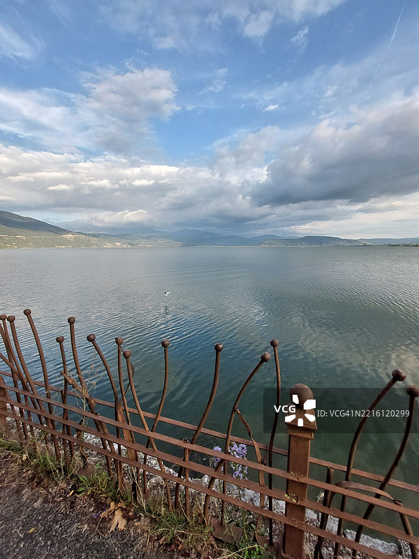 湖泊与天空的美丽景色图片素材