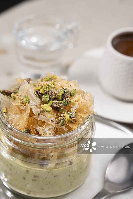 木兰花甜点配水和咖啡图片素材