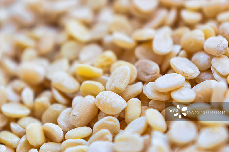 黑豆（乌尔德豆）切开的特写镜头图片素材