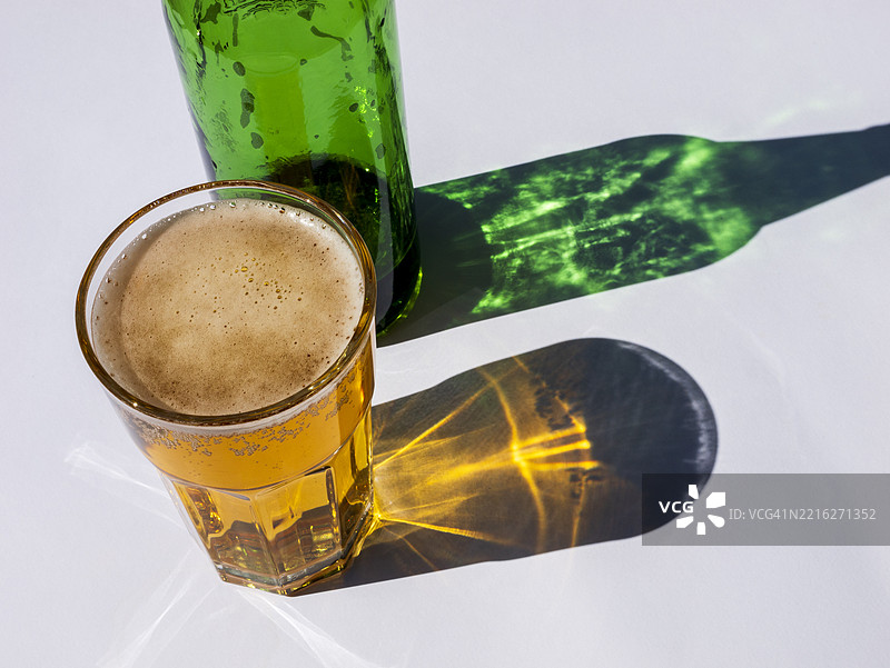 黄金时刻的清新饮品图片素材