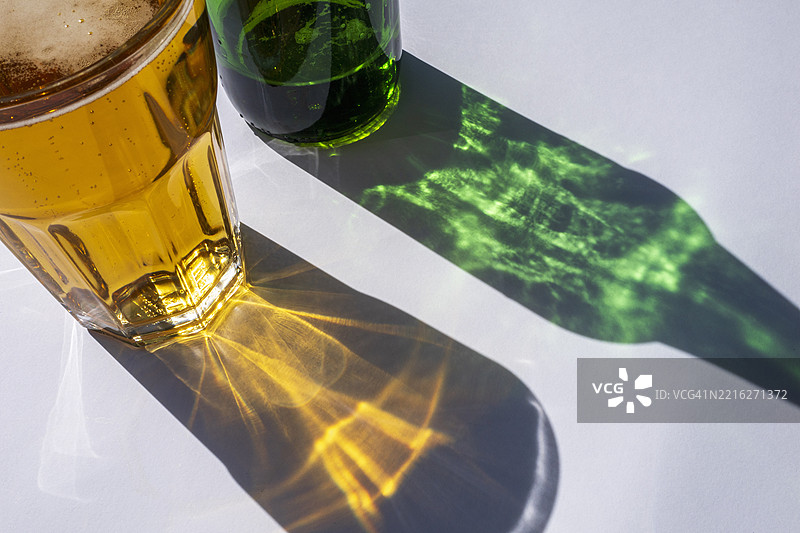 阳光普照的清爽饮品图片素材