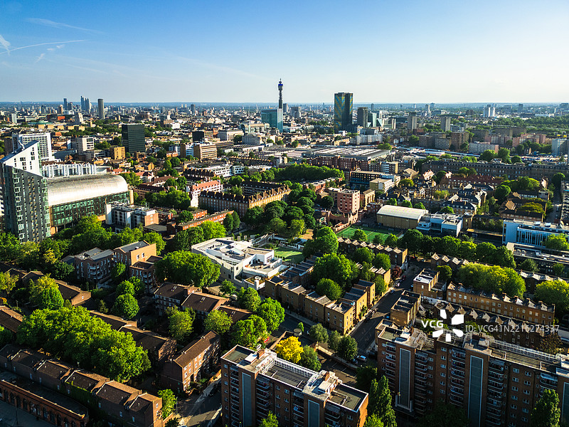 国王十字的住宅街道和伦敦城市景观的鸟瞰图图片素材