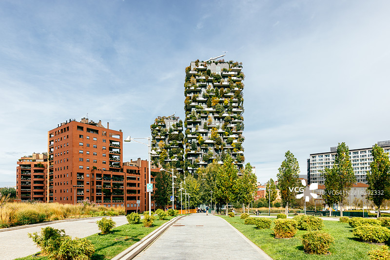 意大利米兰波尔塔诺瓦区的现代住宅公寓大楼图片素材