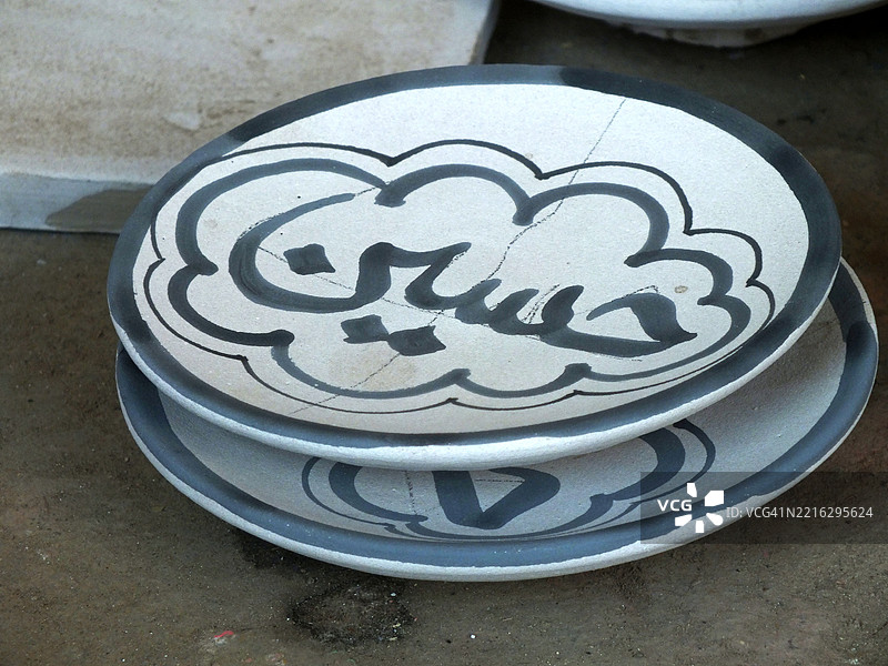 工作场所中的陶土陶器和陶瓷制作过程图片素材