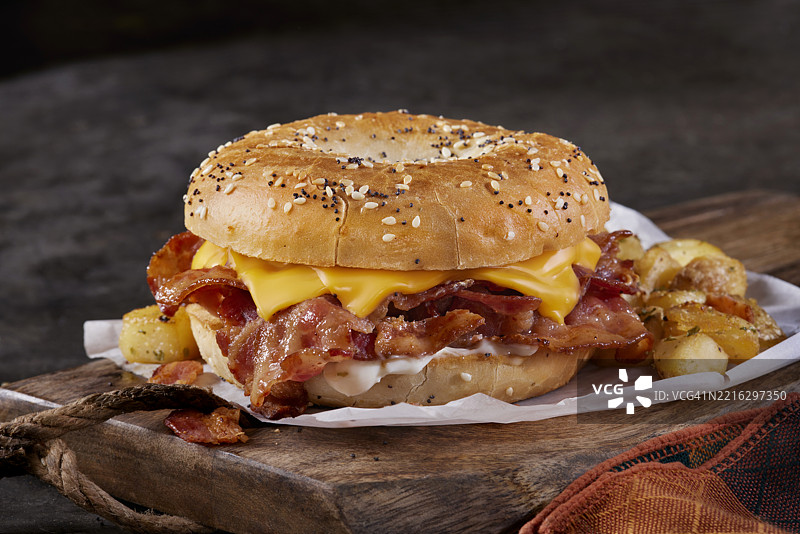 培根汉堡早餐贝果三明治图片素材