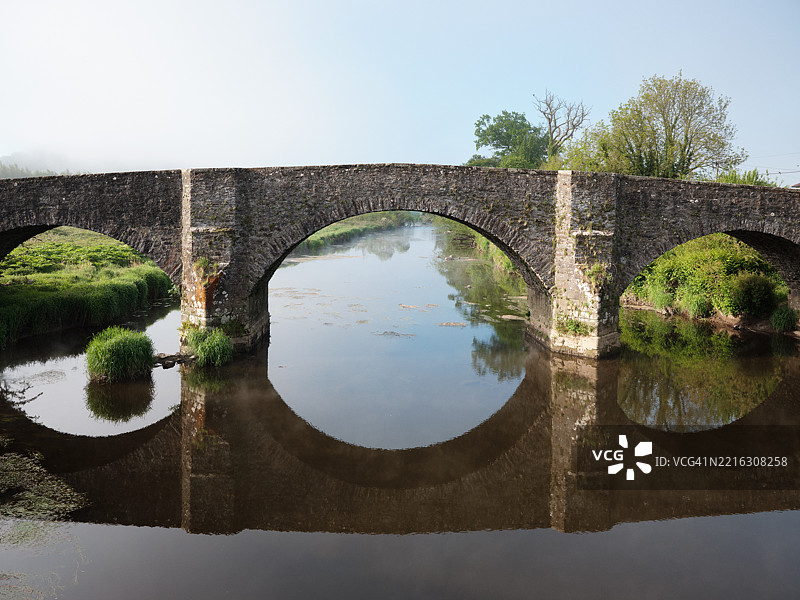 斯特灵老桥横跨福斯河图片素材