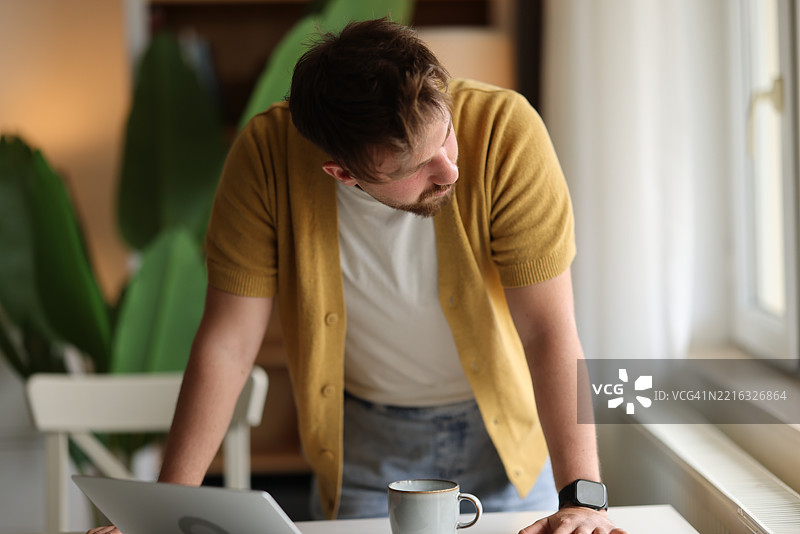沮丧孤独的男人图片素材