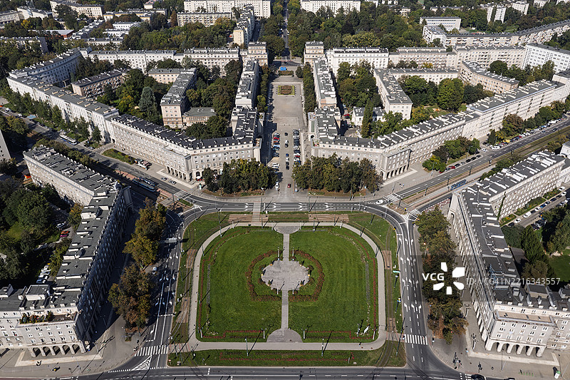 公寓楼和市镇广场图片素材