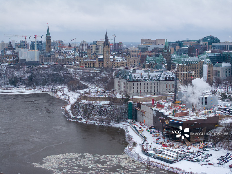 冬季的国会山：渥太华的冰雪壮丽图片素材