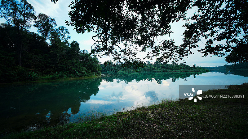 麦里芝蓄水池步道散步图片素材