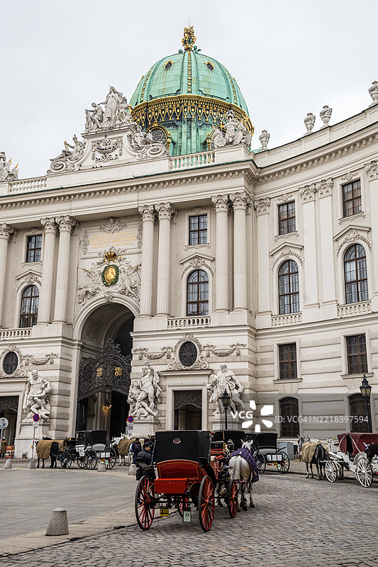 霍夫堡宫迈克尔广场的马车图片素材