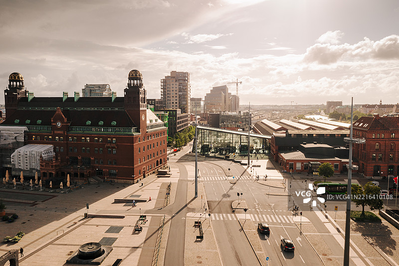 大城市中心火车站的鸟瞰图。图片素材