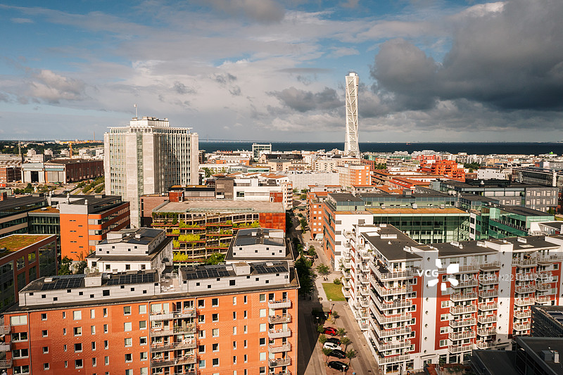 海边城市区域的鸟瞰图。图片素材