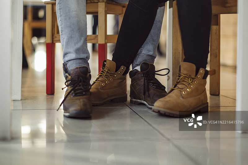 在咖啡店度过时光图片素材