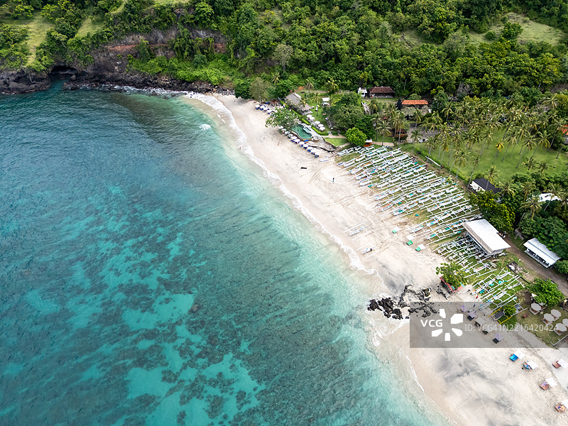 巴厘岛卡朗阿森的白沙滩维珍海滩鸟瞰图图片素材