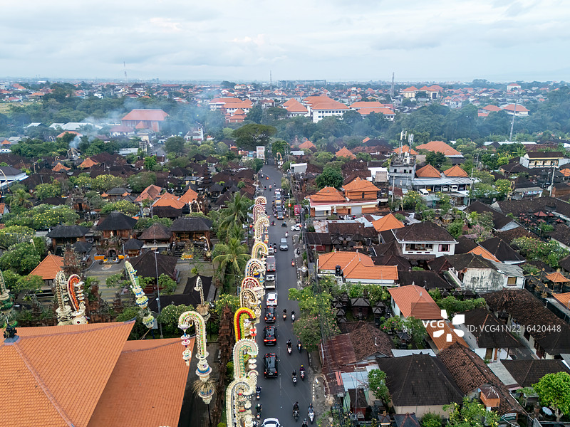 巴厘岛登巴萨凯西曼文化村的道路鸟瞰图图片素材