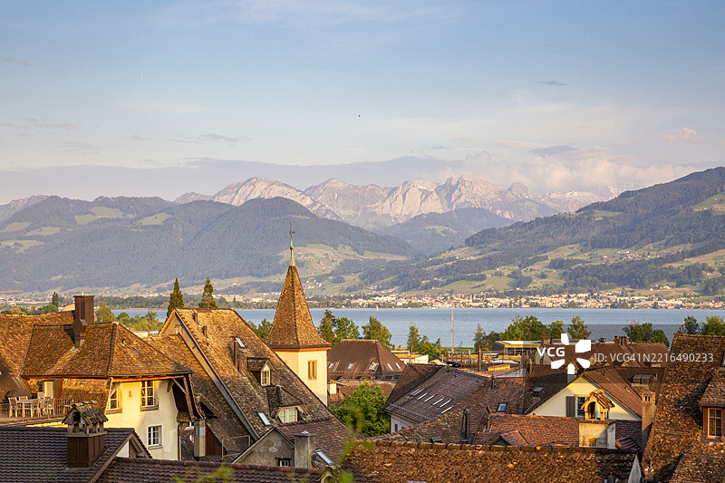 瑞士圣加仑州拉珀斯维尔的房屋屋顶图片素材