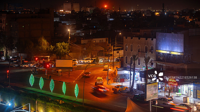 夜间灯火辉煌的巴格达城市景观 - 伊拉克，中东图片素材