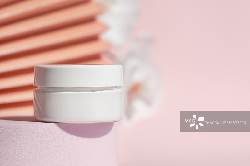 奶油管模型展示在中国纸扇上的底座图片素材