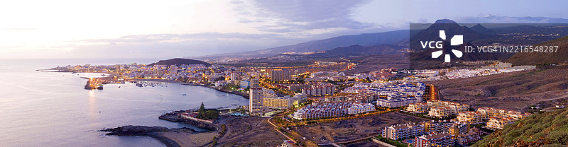 晚霞中的洛斯克里斯蒂亚诺斯全景，特内里费岛，加那利群岛，西班牙，欧洲图片素材