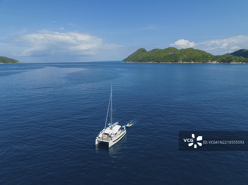 空中视角，塞舌尔，马埃岛，格劳港和拉奈港海滩，帆船，格劳港，塞舌尔图片素材