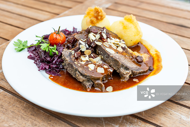 萨克森州酸烤肉 - 德国萨克森的传统美食图片素材