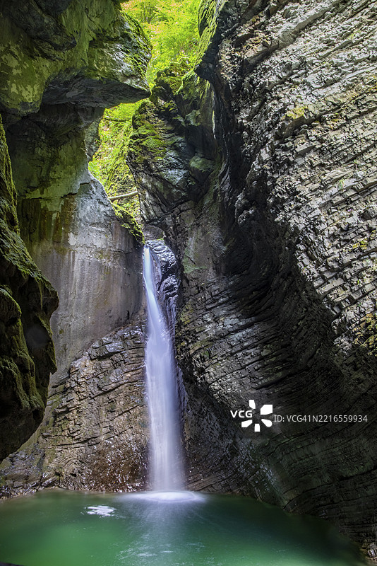 斯洛文尼亚科巴里德的科兹亚克瀑布长时间曝光图片素材