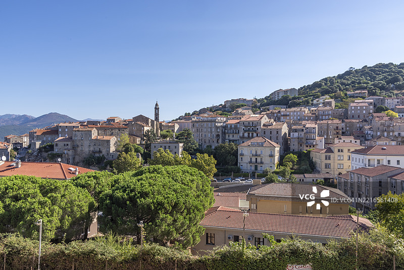 萨尔滕镇的景观，典型的多层住宅，萨尔滕，科西嘉岛，法国，欧洲图片素材