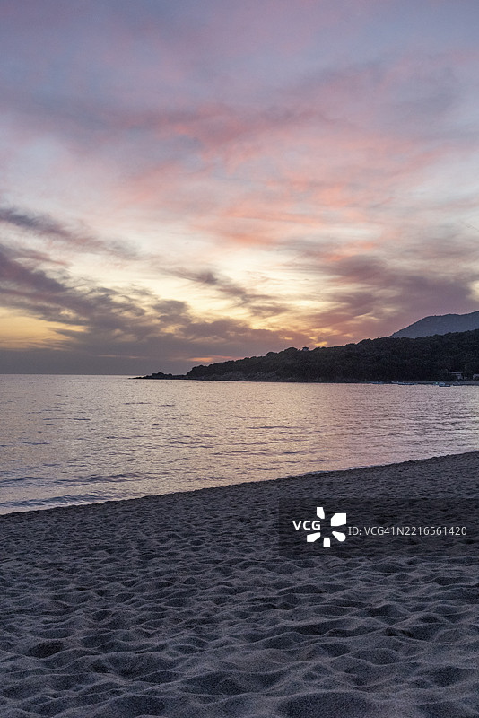 法国科西嘉岛普罗普里亚诺湾的日落图片素材