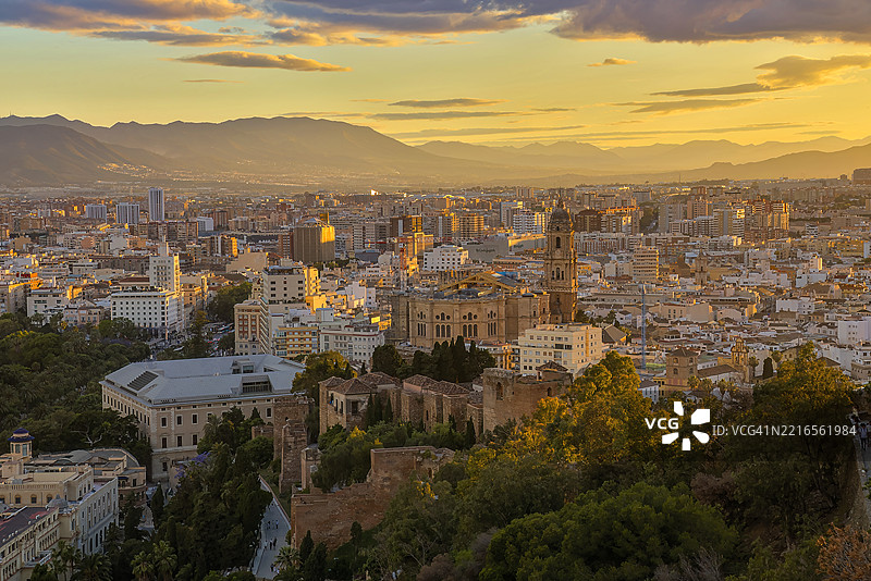 从吉布拉法罗山俯瞰，西班牙安达卢西亚马拉加图片素材