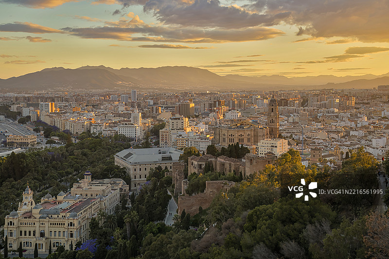 从吉布拉法罗山俯瞰，西班牙安达卢西亚马拉加图片素材