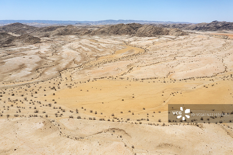 干旱多年后的荒原和干涸的河床，鸟瞰图，航拍，卡奥科兰，库内内地区，纳米比亚，非洲图片素材
