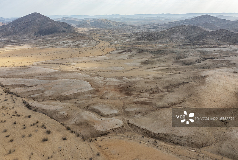 干旱多年后的荒原和干涸的河床，鸟瞰图，航拍，卡奥科兰，库内内地区，纳米比亚，非洲图片素材