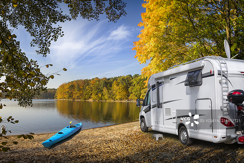 德国的假期 - 湖边的放松时光图片素材