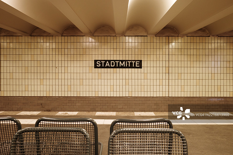 德国柏林市中心地铁站台。图片素材