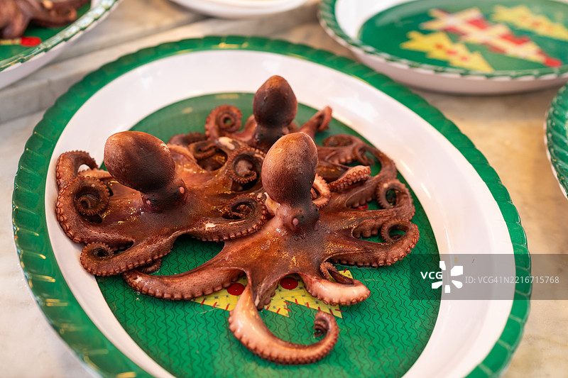 意大利巴勒莫 - 2022年6月11日 精美装饰的美味章鱼图片素材