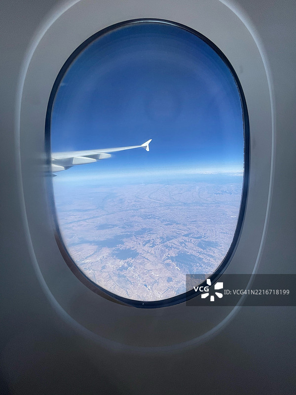 从飞机窗户看到的意大利风景图片素材