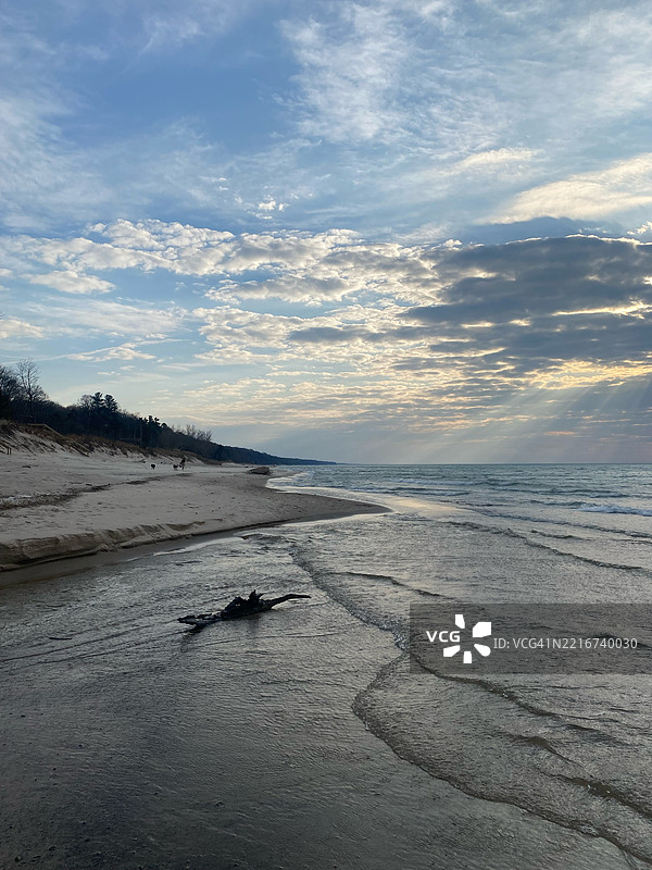 在美国密歇根州奇卡明镇的沃伦沙丘州立公园拍摄的密歇根湖照片图片素材
