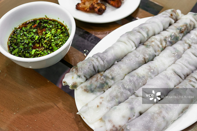 越南北部沙巴山区的蒸米粉卷（肠粉）图片素材