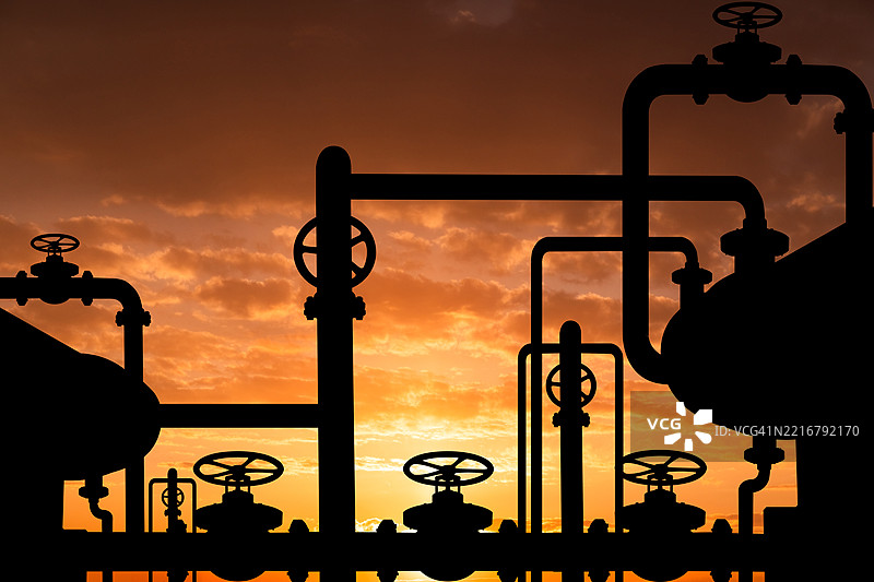 日落时的天然气管道。天然气供应图片素材