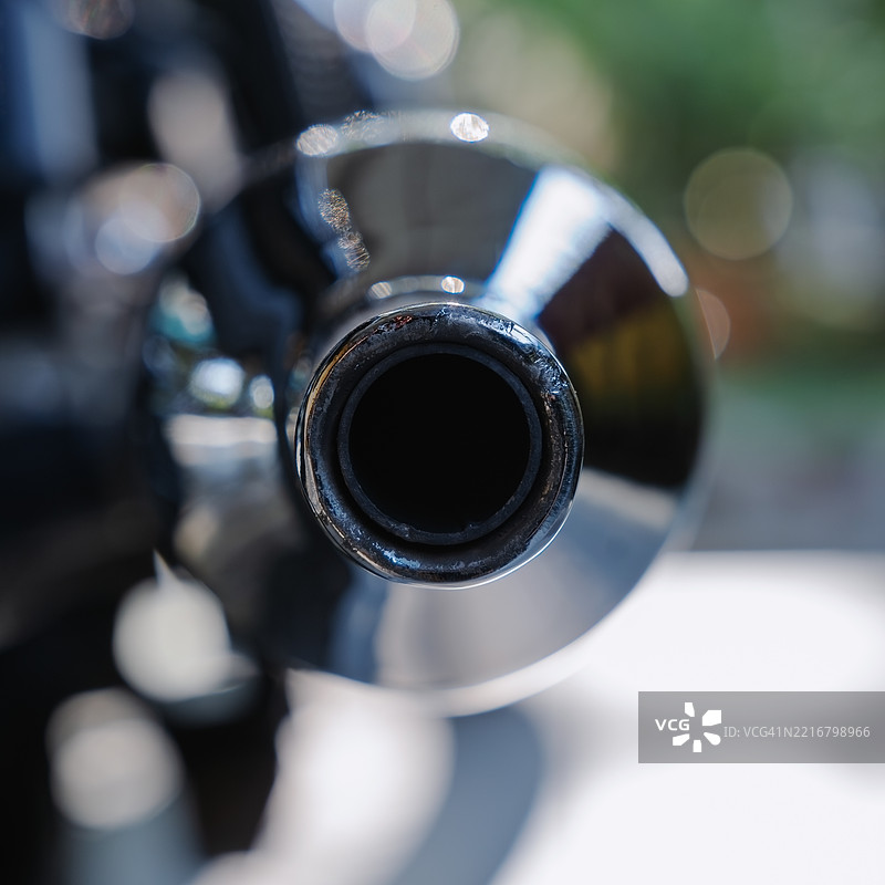 铬合金摩托车消声器尾部图片素材