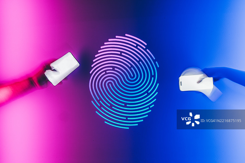 智能手机隐私。指纹生物识别认证按钮。数字安全概念图片素材