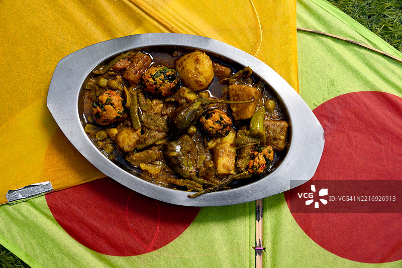 乌迪尤，一种印度古吉拉特邦的混合蔬菜菜肴图片素材