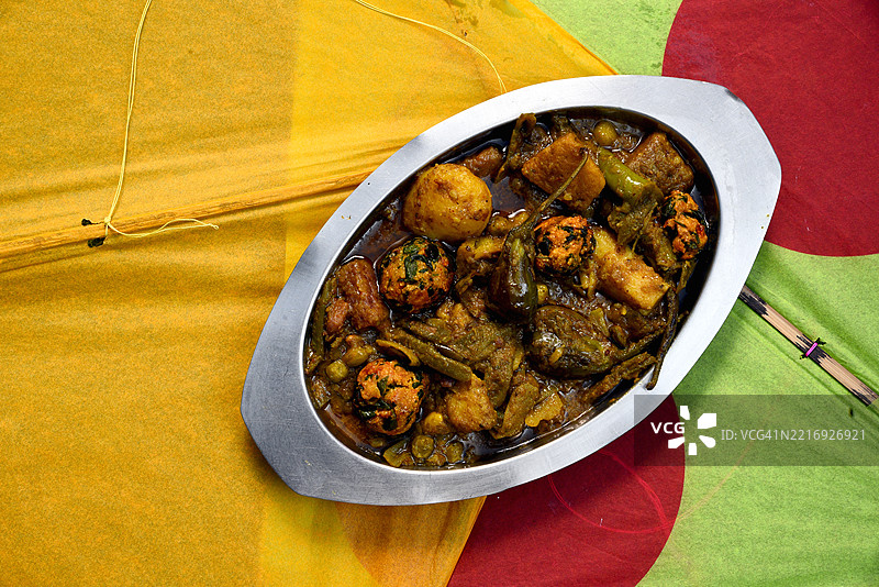 乌迪尤，印度的一道古吉拉特混合蔬菜菜肴图片素材