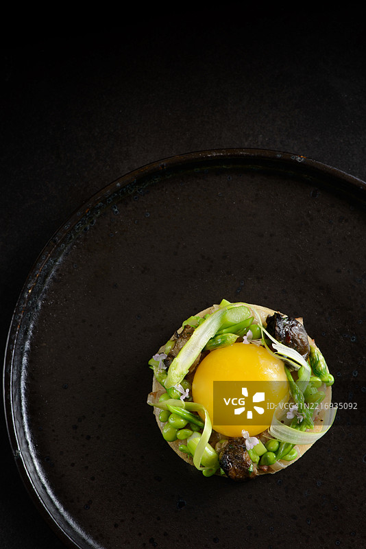 62摄氏度的鸡蛋精致餐饮图片素材